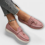 Gamila - Derby Elegante y Sofisticado