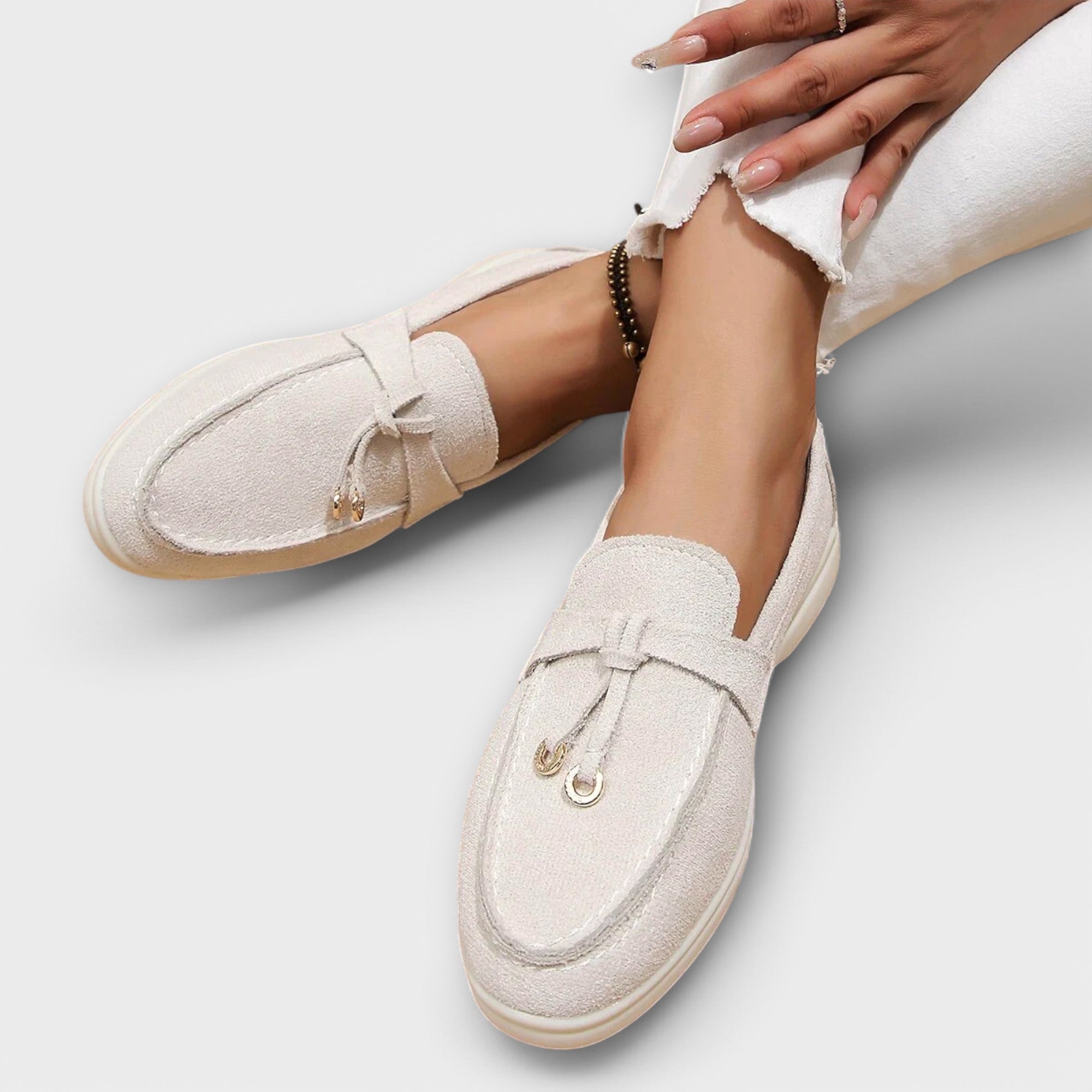 Gamila - Derby Elegante y Sofisticado