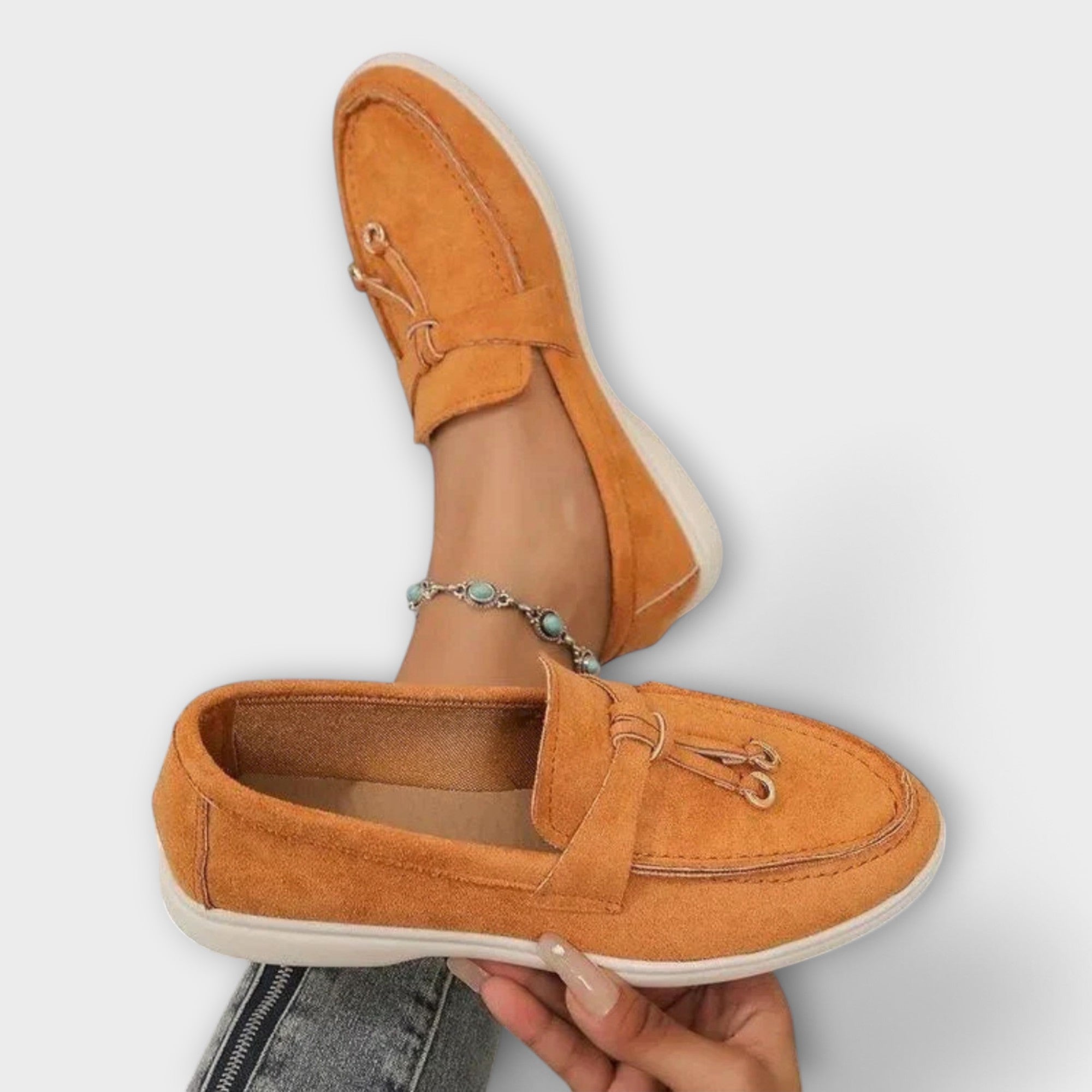 Gamila - Derby Elegante y Sofisticado