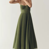 Vestido Olivia – Elegancia moderna con espalda descubierta